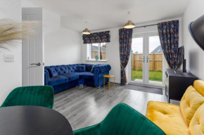 Air Host and Stay - Beautiful new build 3 bedroom house sleeps 8 minutes from LFC 21